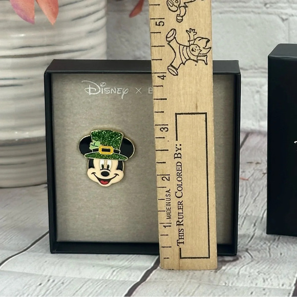 Disney baublebar Mickey Mouse shamrock earrings nwt st Patrick’s day lucky - Picture 5 of 6